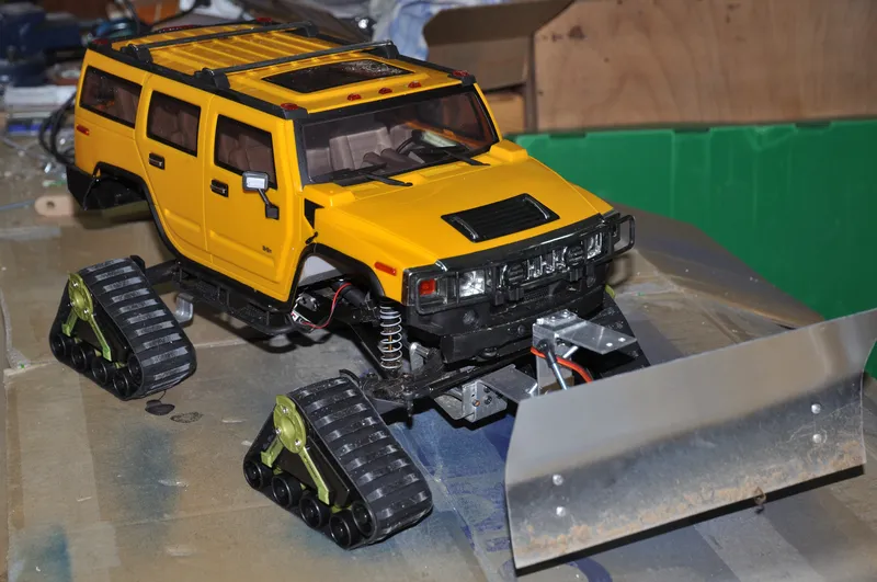 SCX 10 en mode chasse-neige